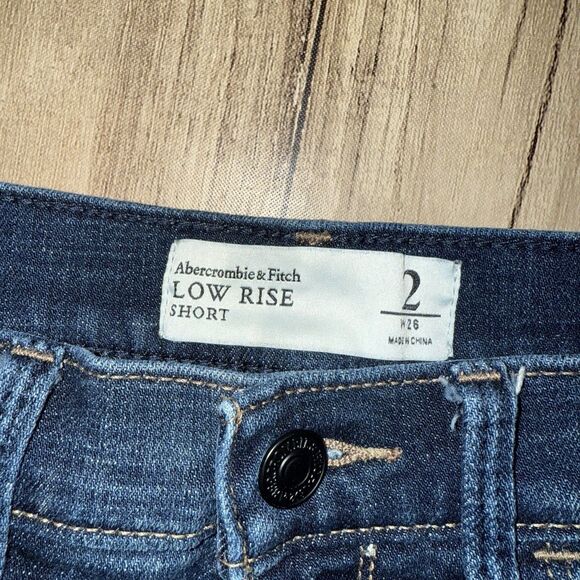Abercrombie & Fitch Low Rise Distressed Cut Off Cuffed 2" Jean Shorts Size 26 - Picture 2 of 9